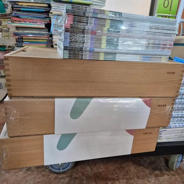[BUNJANG] Kids' Scholé Touching Math Full Set (36 Books + 3 Activity Boxes) / 키즈스콜레 만지는 수학 키즈스콜레 36권+교구3box 세트 어린이수학 중고책