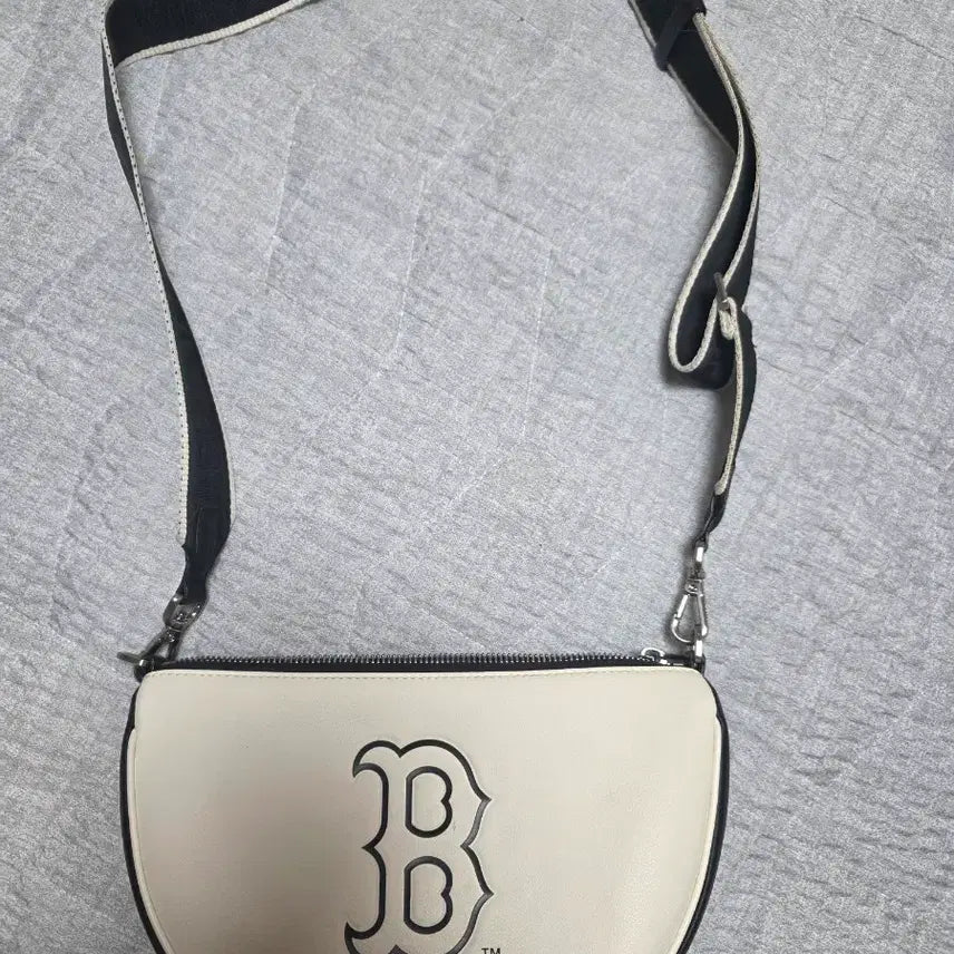 [BUNJANG] MLB Boston Red Sox Crossbody Bag Beige / MLB 보스턴 레드삭스 크로스백 베이지