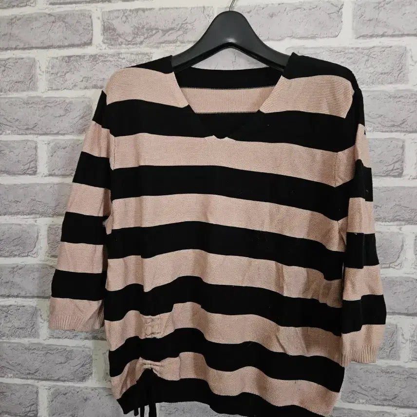 [BUNJANG] Black & Beige Stripe 3/4 Sleeve Knit / 블랙 앤 베이지 스트라이프 칠부니트/알뜰한여우
