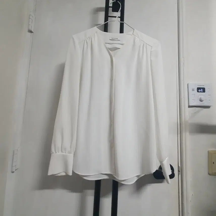 [BUNJANG] She's Madeez Women's V-Neck Blouse Ivory / 쉬즈미스 여성55 봄가을 브이넥 블라우스 아이보리