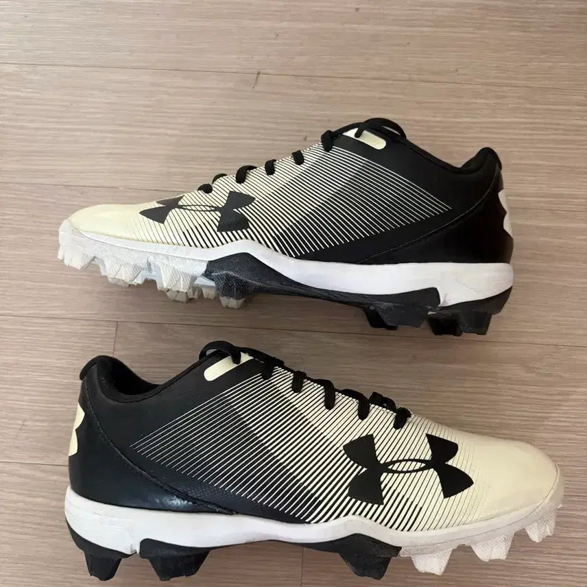 [BUNJANG] Under Armour Baseball Cleats - 255mm - Black & White / 언더아머 야구화(255사이즈 1회착용)