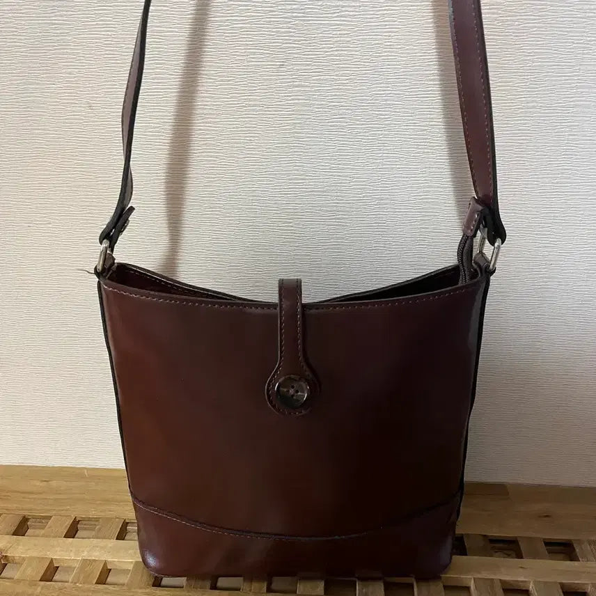 [BUNJANG] Classic Modern Brown Leather Bucket Bag / 최상급 클래식하고 모던한 브라운 가죽 버킷백