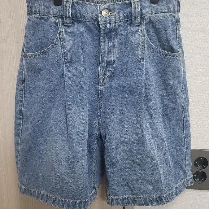 [BUNJANG] True Religion Denim Pin Tuck Shorts / 트루릴리젼 데님 핀턱 숏팬츠