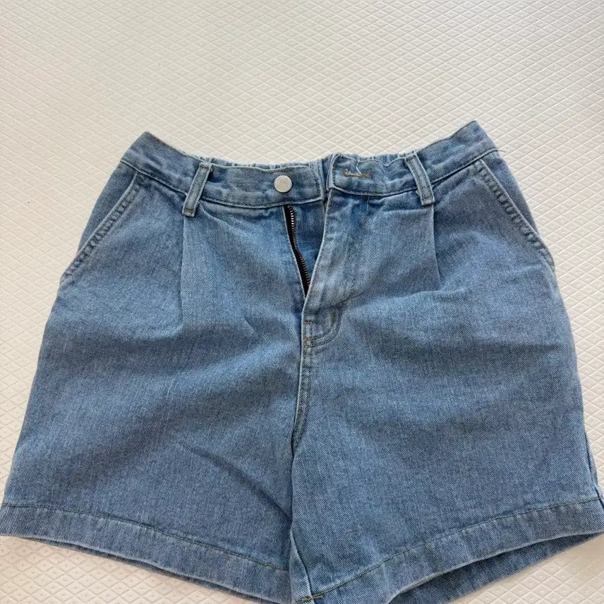 [BUNJANG] Light Wash Denim Shorts / 데님 숏팬츠 연청 판매합니당