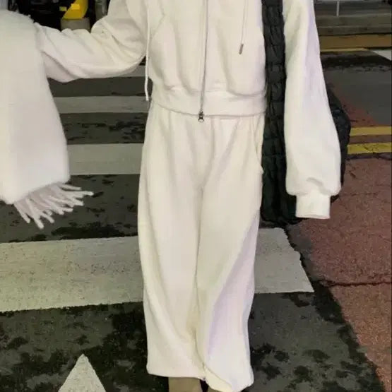 [BUNJANG] Fleece Lined Hoodie Zip-Up Training Set - White / 기모 후드집업 트레이닝세트 화이트
