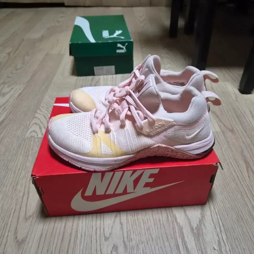 [BUNJANG] Nike Women's Pink Sneakers Size 235 / 나이키 운동화 핑크 235