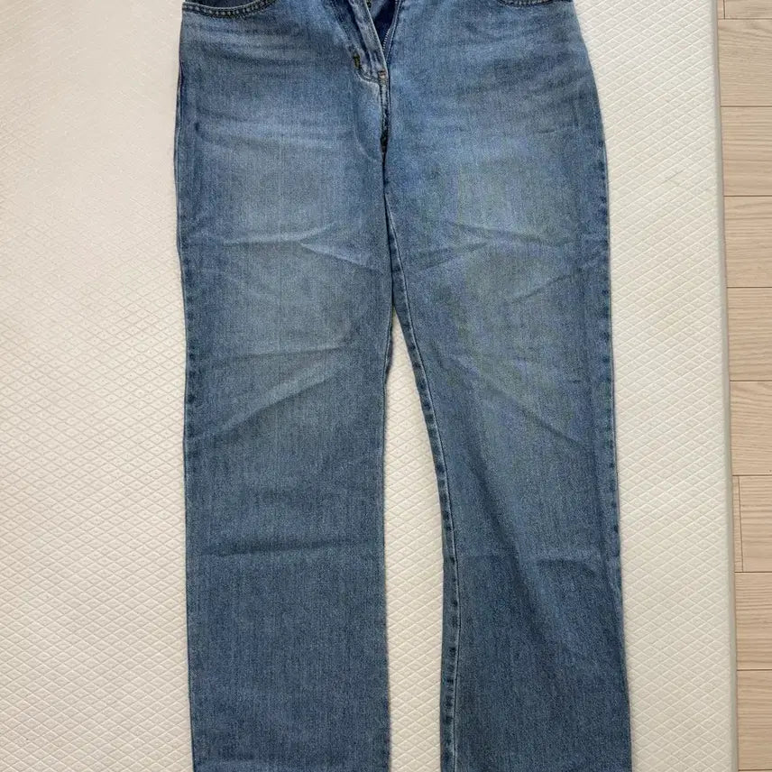 [BUNJANG] Guess Women's Jeans (Various) / Sjsj/ guess 게스 등 여러가지 여성 청바지 판매합니다