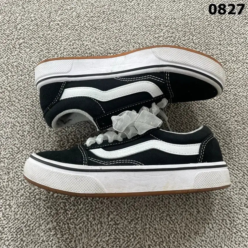 [BUNJANG] Vans Old Skool Black White Sneakers / 반스 올드스쿨 블랙 화이트 225