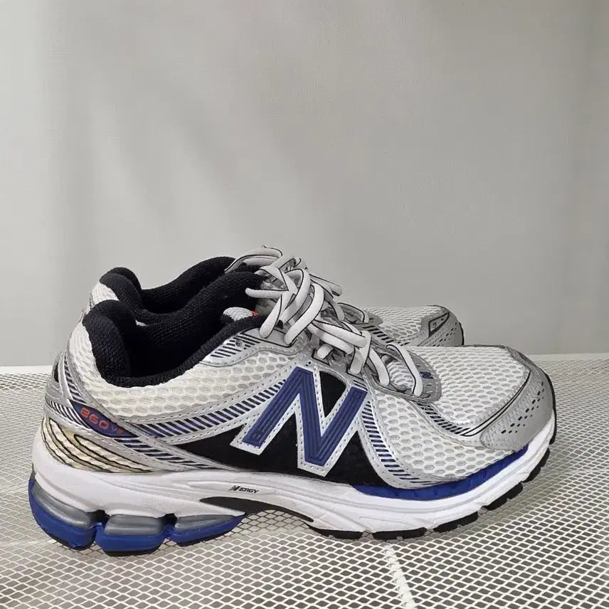 [BUNJANG] New Balance 860v2 Metallic Silver Blue Sneakers / 245뉴발란스 860v2 메탈릭 실버 블루  -