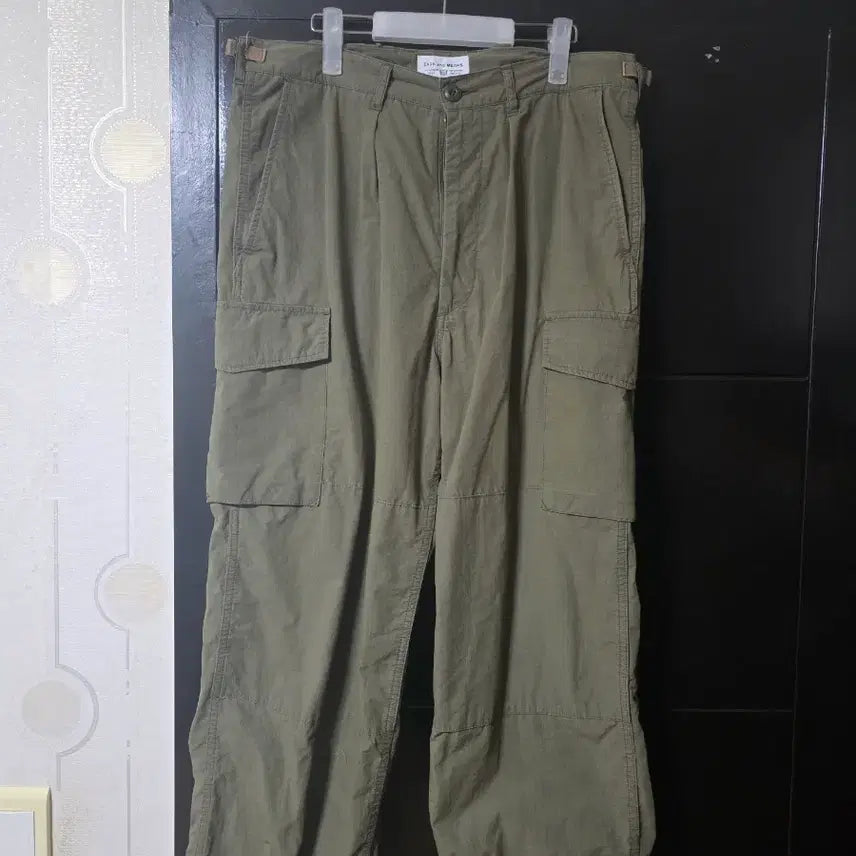 [BUNJANG] ENDS AND MEANS 23 Cargo Pants Khaki L / ends and means 엔즈앤드민즈 23년 카고 카키 L