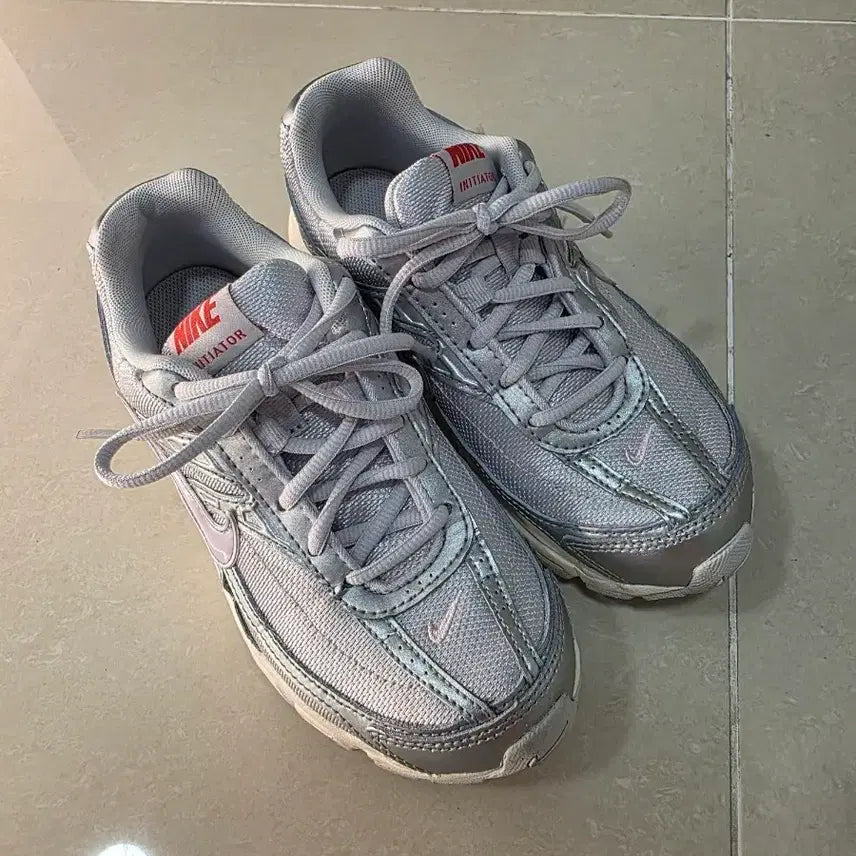 [BUNJANG] Nike Women's Silver Running Shoes / 나이키 여성 운동화 실버