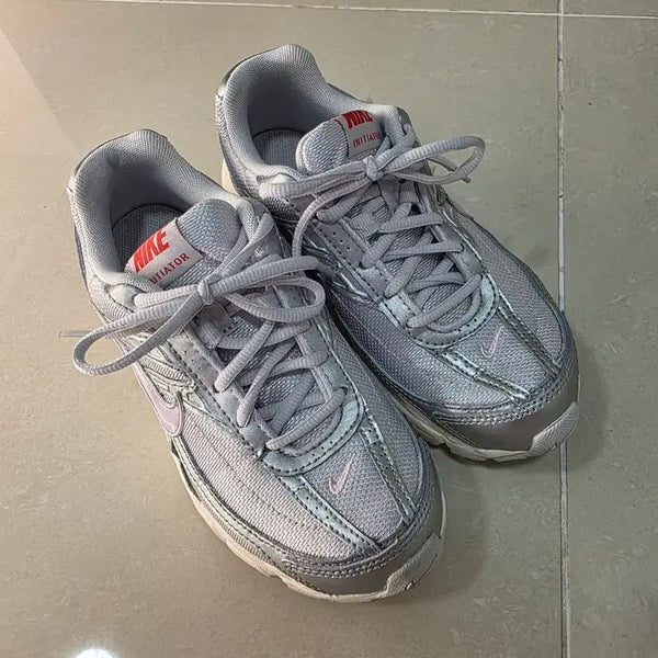 [BUNJANG] Nike Women's Silver Running Shoes / 나이키 여성 운동화 실버