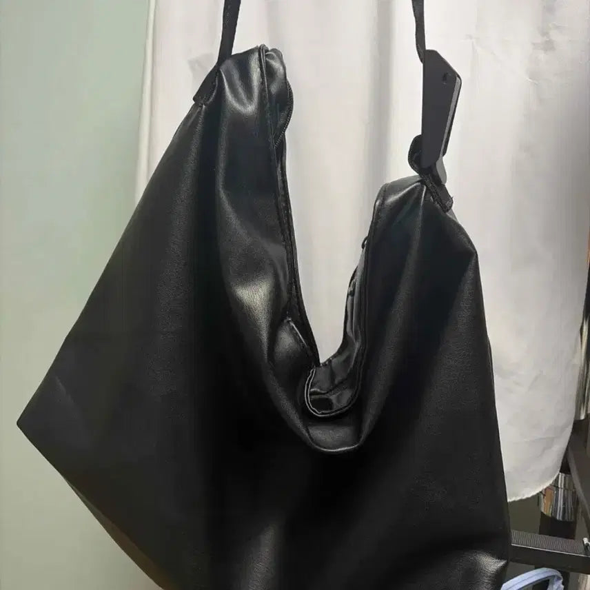 [BUNJANG] Black Leather Shoulder Bag / 블랙 레더 숄더백