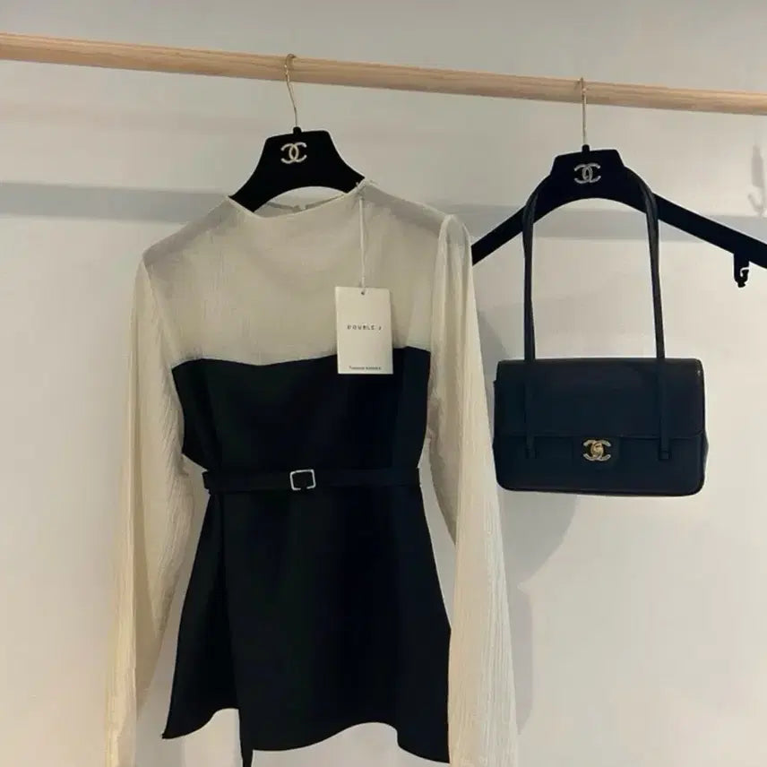 [BUNJANG] Color-Block Combination Blouse (New) / 배색 콤비 블라우스 새상품