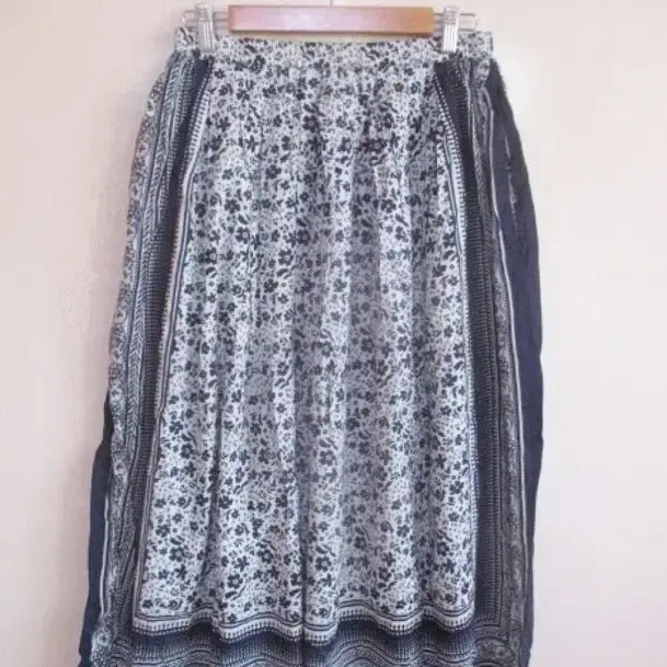 [BUNJANG] Navy Flower Cotton Skirt / 네이비 플라워 / 코튼 스커트