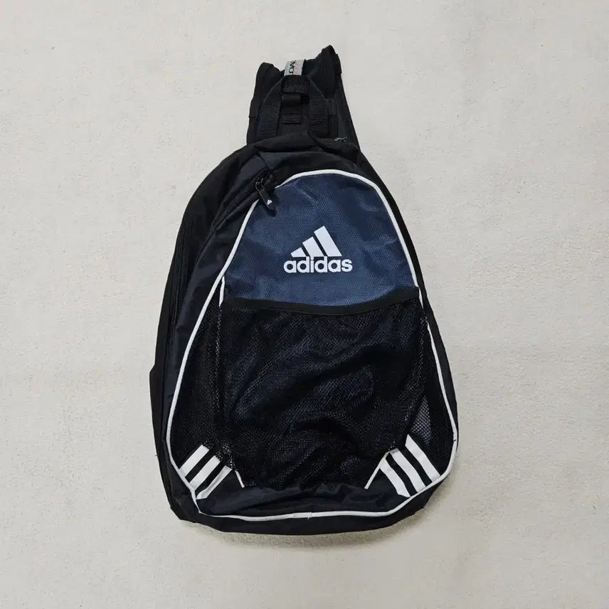 [BUNJANG] Adidas Old School Sling Bag / 아디다스 올드스쿨 슬링백 급처