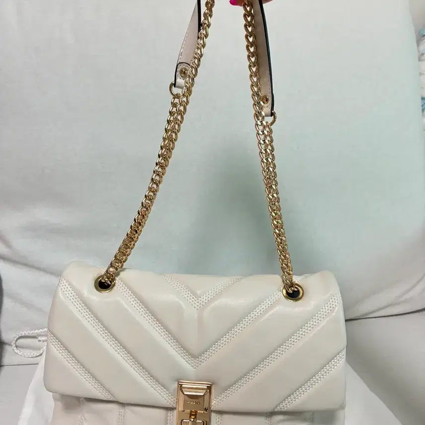 [BUNJANG] ALDO Quilted Gold Chain Shoulder Bag / 알도 아이보리 퀄팅 금장체인 숄더백