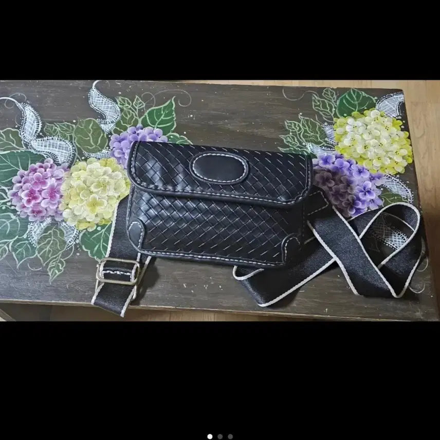 [BUNJANG] Black Weaving Mini Crossbody Bag / 블랙 위빙 미니 크로스백