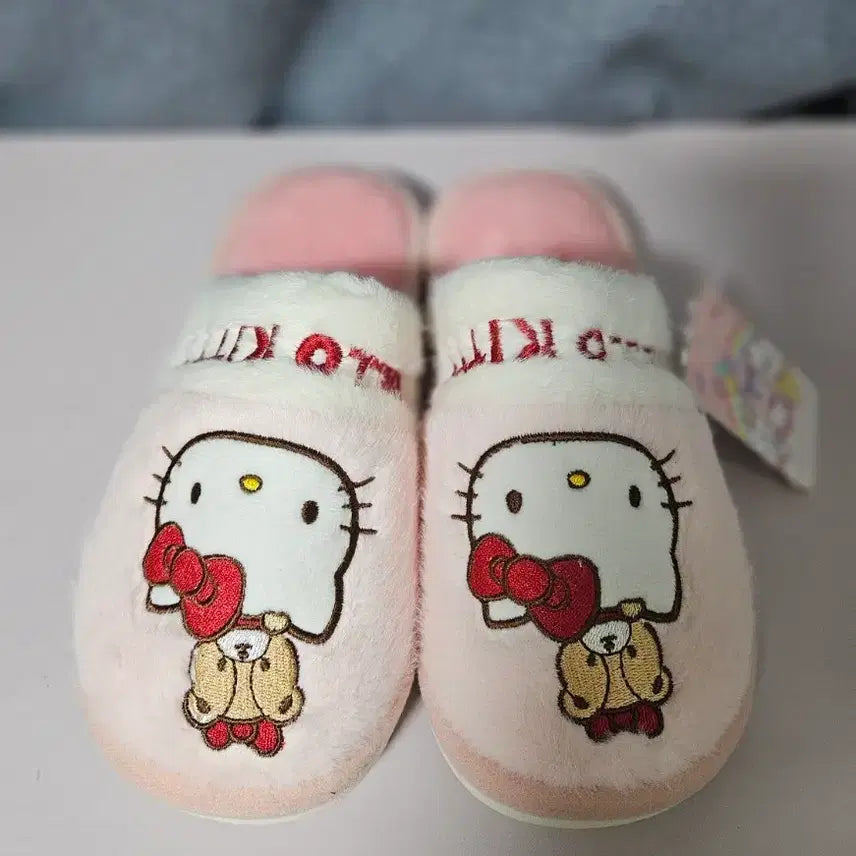 [BUNJANG] Hello Kitty Pink Embroidered Slippers / 새제품)헬로키티 핑크 슬리퍼