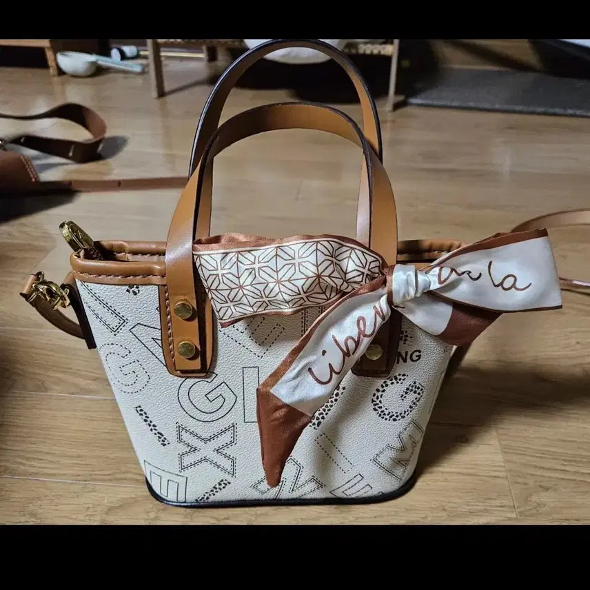 [BUNJANG] Ivory Pattern Tote Bag / Crossbody Bag / 아이보리 패턴 토트백 겸 크로스백