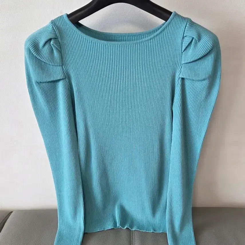 [BUNJANG] Emerald Puff Sleeve Ribbed Knit Top / 여성 에매랄드 퍼프 소매 골지 니트티