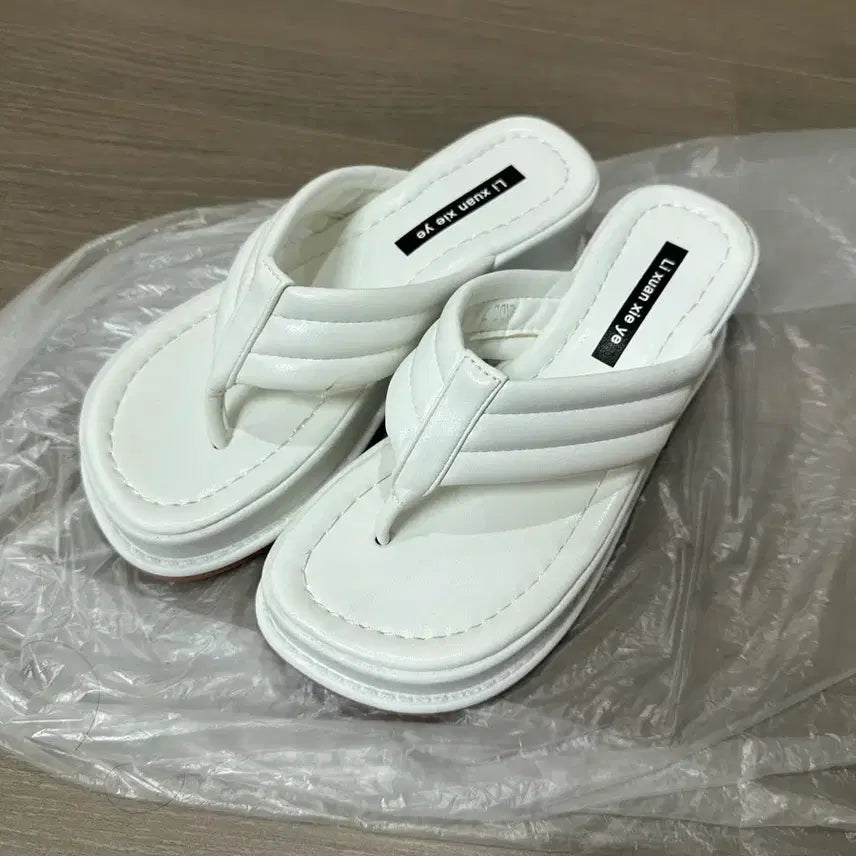 [BUNJANG] White Wedge Flip-Flops (230) / (새상품) 어성 굽 쪼리 (230)