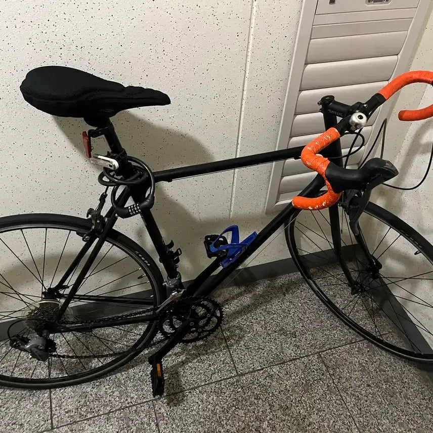 [BUNJANG] Black Road Bicycle with Orange Handlebars / 검정색 로드 자전거 오렌지 핸들 바