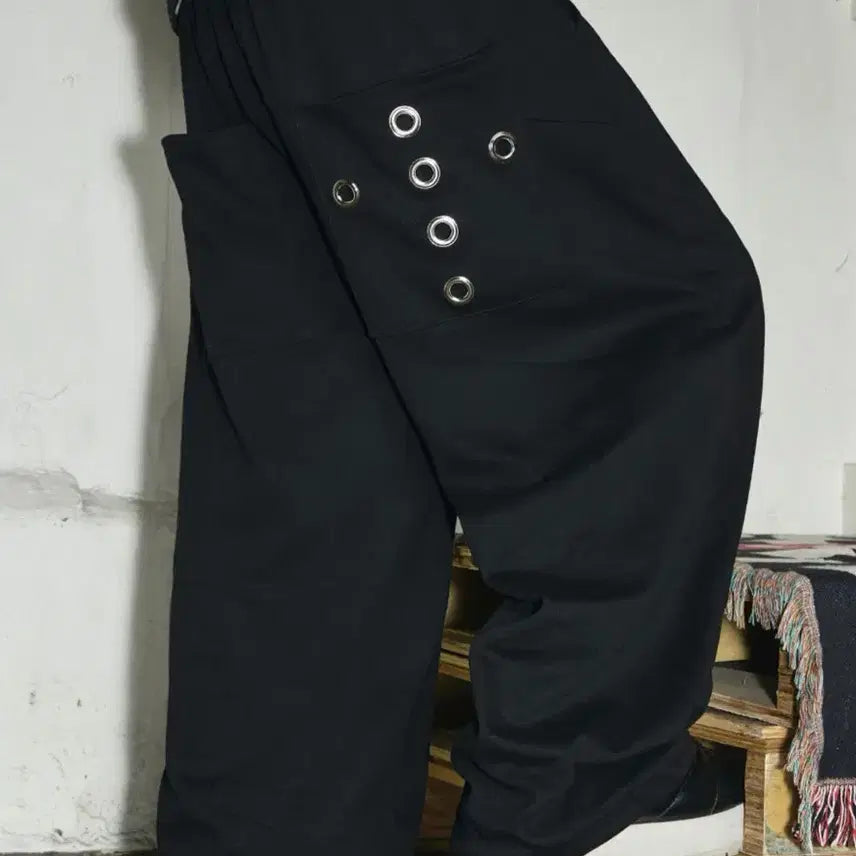 [BUNJANG] SKELEYWACK Wide Eyelet Training Pants Black / 스켈리웩 와이드 아일렛 트레이닝 팬츠 블랙
