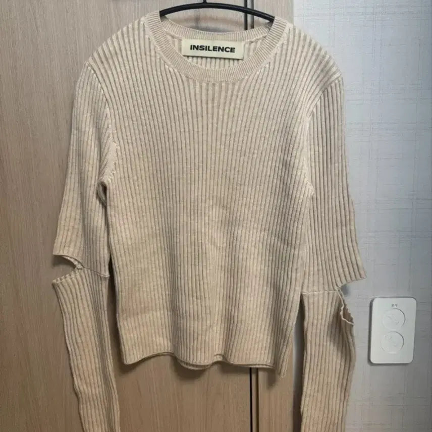[BUNJANG] Insilence Cut-Off Knit Top / 인사일런스 컷오브 니트탑