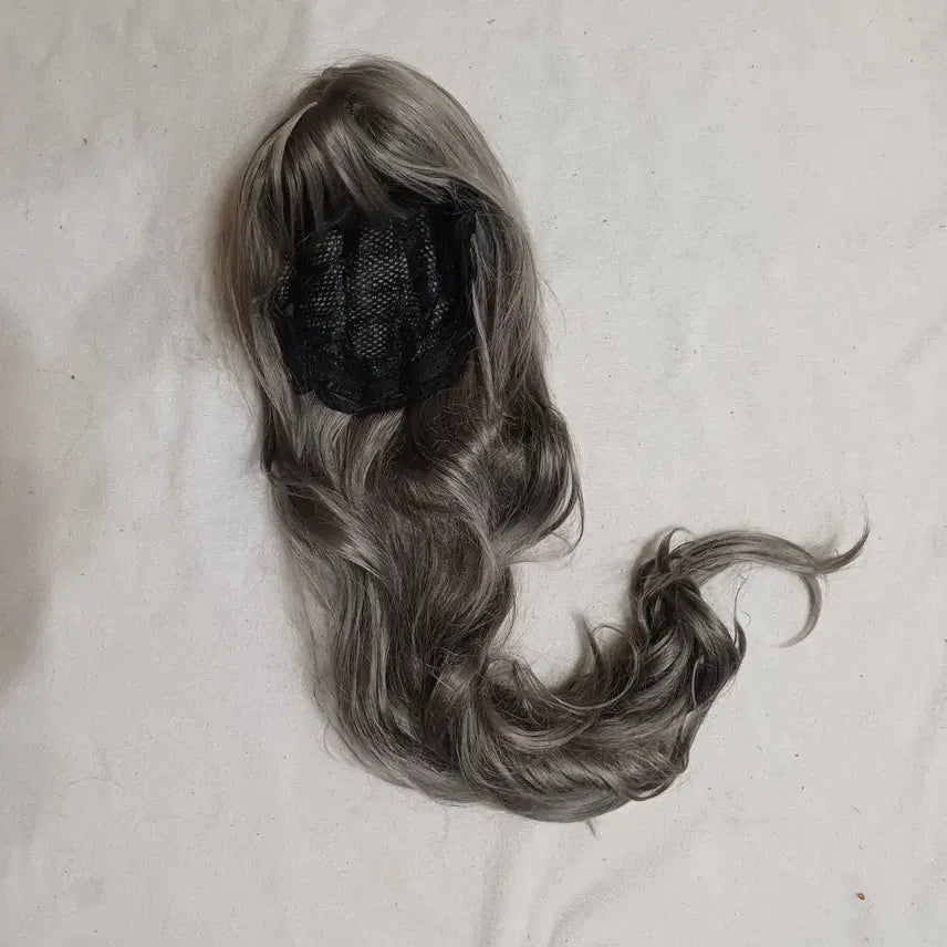 [BUNJANG] Gray Wave See-Through Bangs Wig / 그레이 웨이브 시스루 앞머리 가발