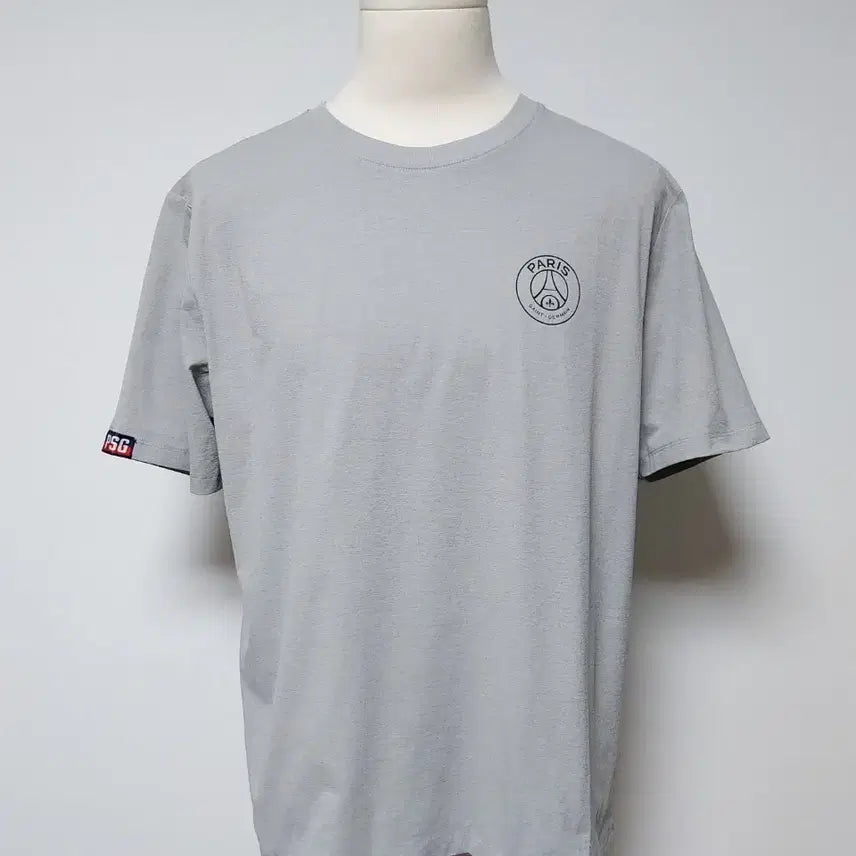 [BUNJANG] Paris Saint-Germain (PSG) Official Essential Logo Short Sleeve T-Shirt Gray XXL / 파리생제르맹(PSG) 오피셜 에센셜 반팔 티셔츠 그레이 - 110(XXL)