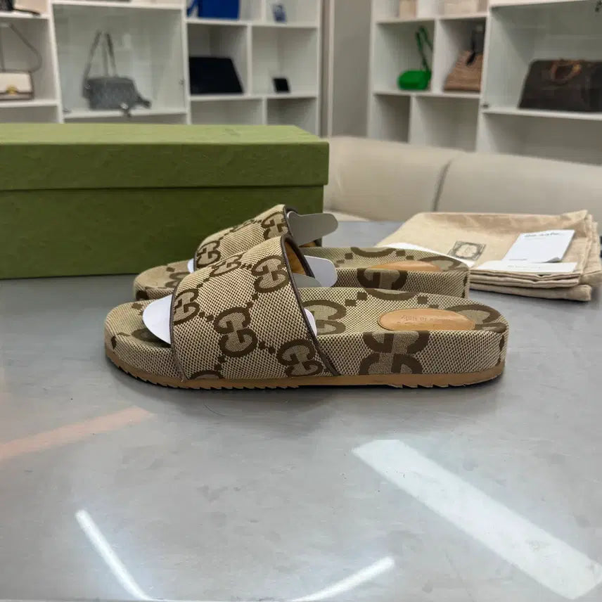 [BUNJANG] Gucci GG Canvas Slide Slippers / 구찌 GG 캔버스 슬라이드 슬리퍼