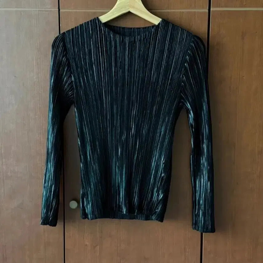 [BUNJANG] Black Pleated Long Sleeve T-Shirt / 블랙 플리츠 긴팔 티셔츠