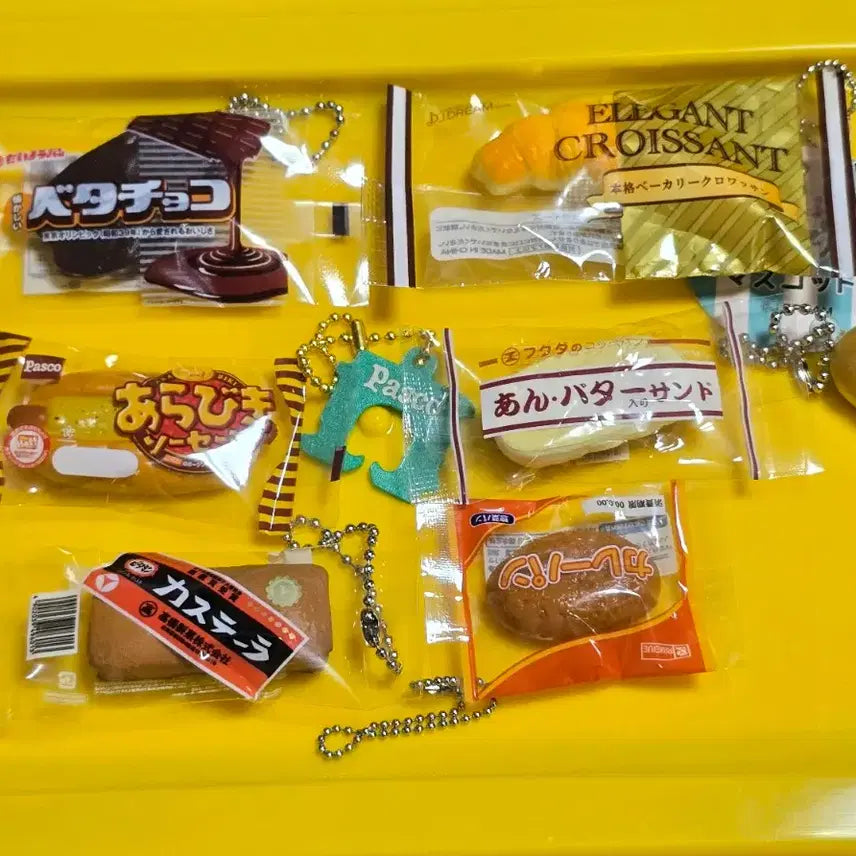 [BUNJANG] Assorted Bakery Squishy Charms Bundle Set / 고전빵가챠  크루아상 스퀴시 카스테라빵가챠 소시지빵  카레빵  현지빵 키링 일괄