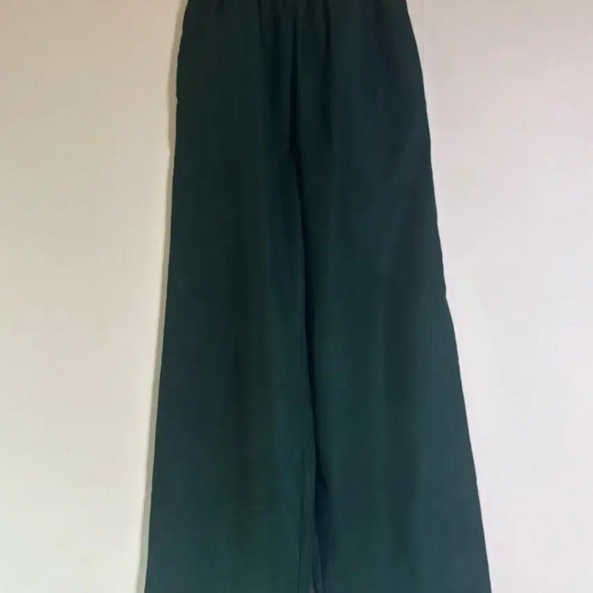 [BUNJANG] Avely Green Banding Slacks / 에이블리 그린 일자 고무 밴딩