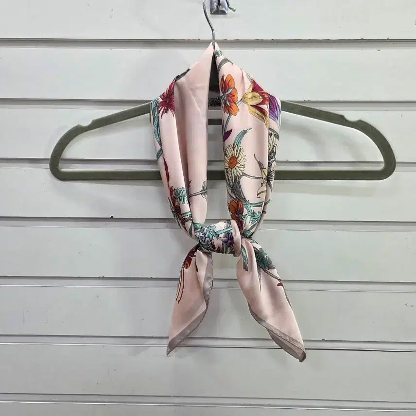 [BUNJANG] Flower Print Polyester Square Scarf / 플라워  폴리에스테르 사각스카프/보물찾기천사
