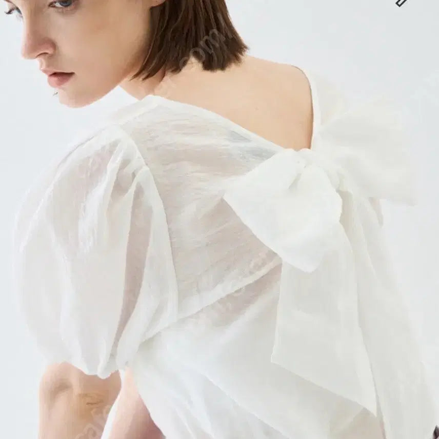 [BUNJANG] LANVIN COLLECTION Linen Blend Wrinkle Back Bow Top White / 한섬 랑방컬렉션 한섬 랑방컬렉션 LANVIN 린넨블렌드 크링클 백 보우 탑 화이트 퍼프 리본블라우스