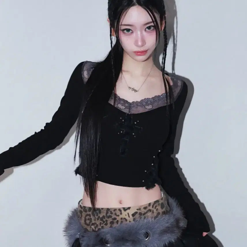 [BUNJANG] LaNyoh CherryQuery Cross Patch Lace Sleeve - Black / 라뇨 체리퀴리 체리퀴리 크로스 패치 레이스 슬리브 -블랙