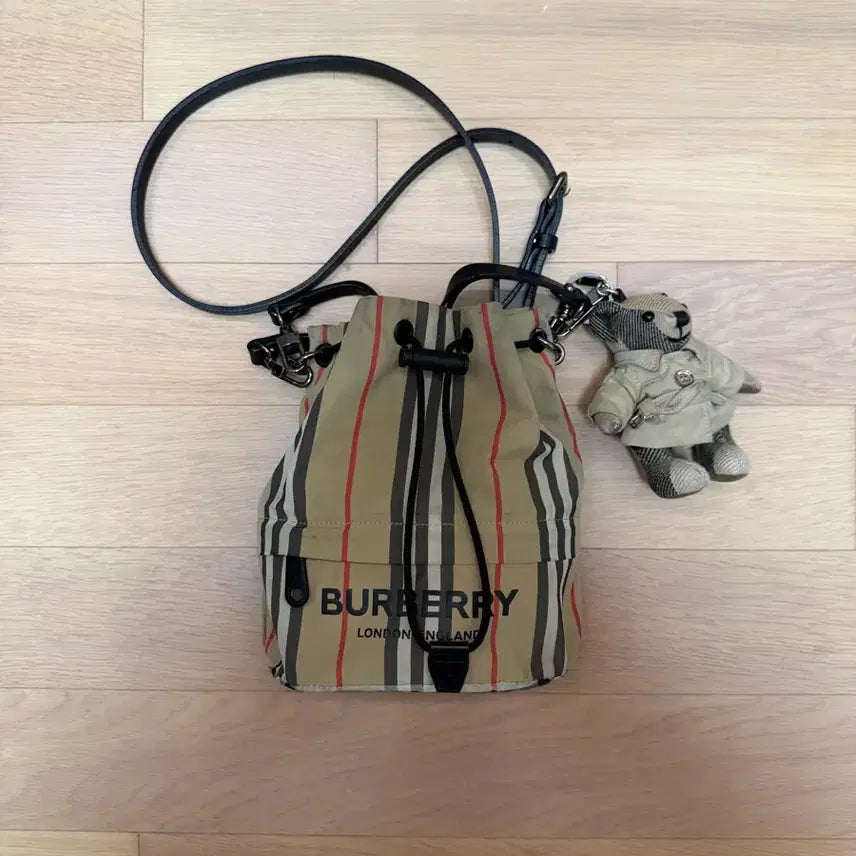 [BUNJANG] Burberry Phoebe Pouch Bucket Bag / 버버리 포이베 파우치 버킷백