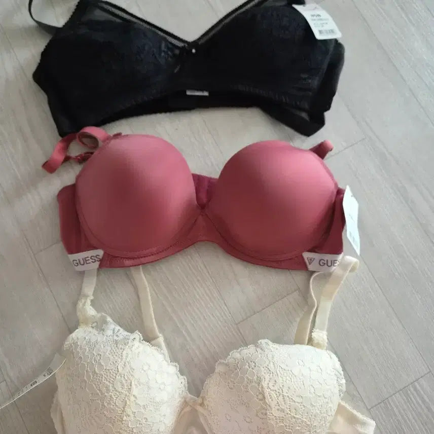 [BUNJANG] Vivian, Guess, Triumph 85B Bra 3-Piece Set / 비비안, 게스, 트라이엄프 85B 브라 3종