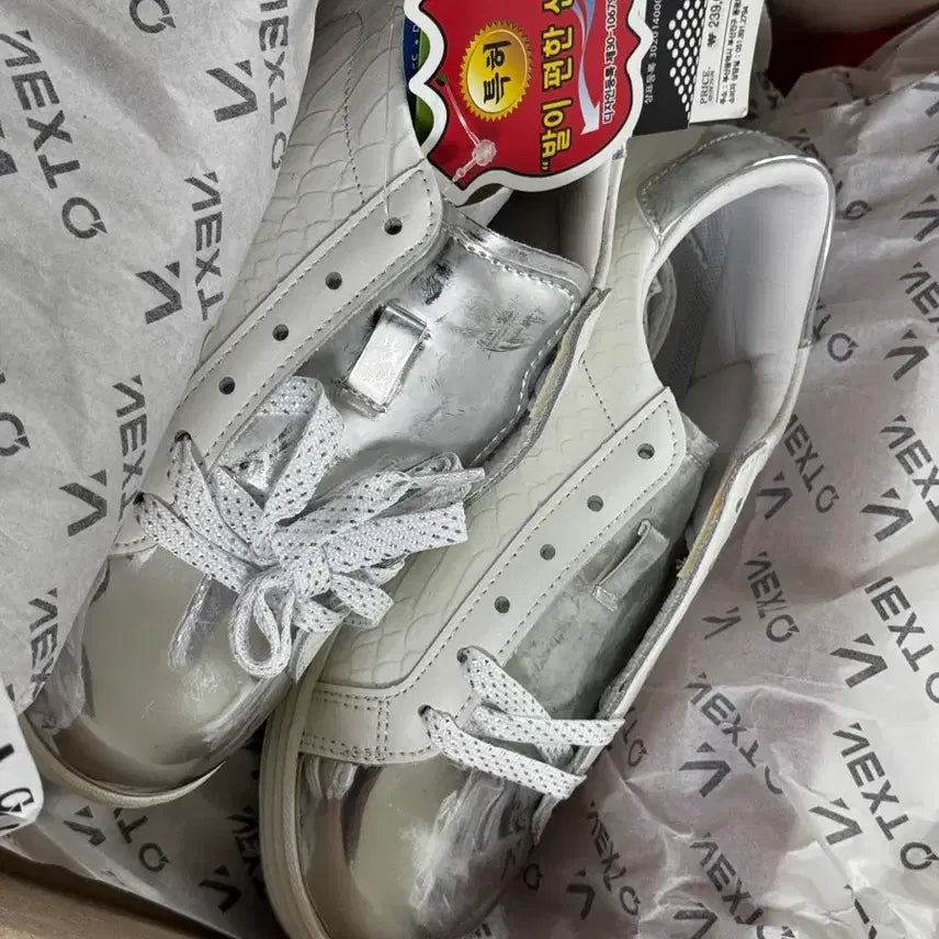 [BUNJANG] NextQ White Silver Sneakers Golf Shoes / 새상품 넥스트큐 화이트 실버 스니커즈 골프화230