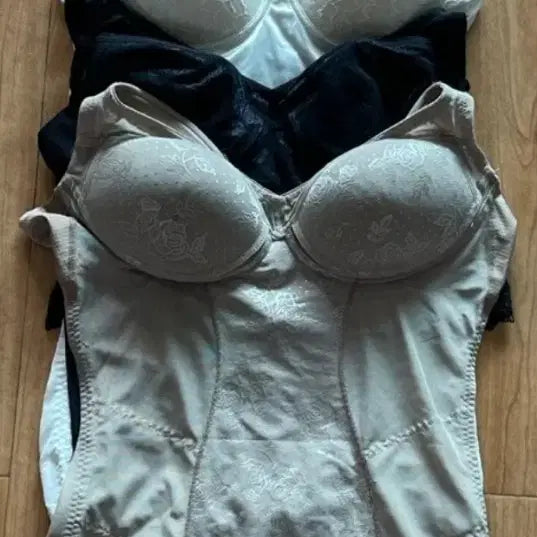 [BUNJANG] Women's 4-Piece Bra Tank Top Set / 여성 브라탑 나시 4종 세트일괄