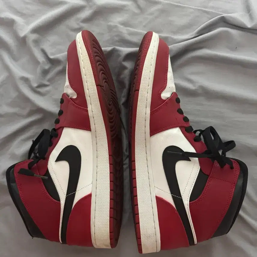 [BUNJANG] Air Jordan 1 Mid Chicago 2020 Size 320 / 에어조던 1 미드 시카고 2020 320사이즈