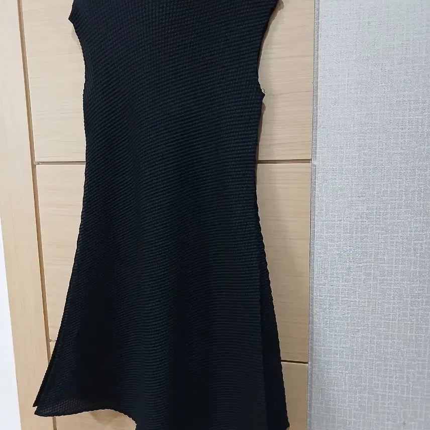 [BUNJANG] Lapily Pleated Sleeveless Dress Black / 라플리 플리츠 민소매 원피스 블랙