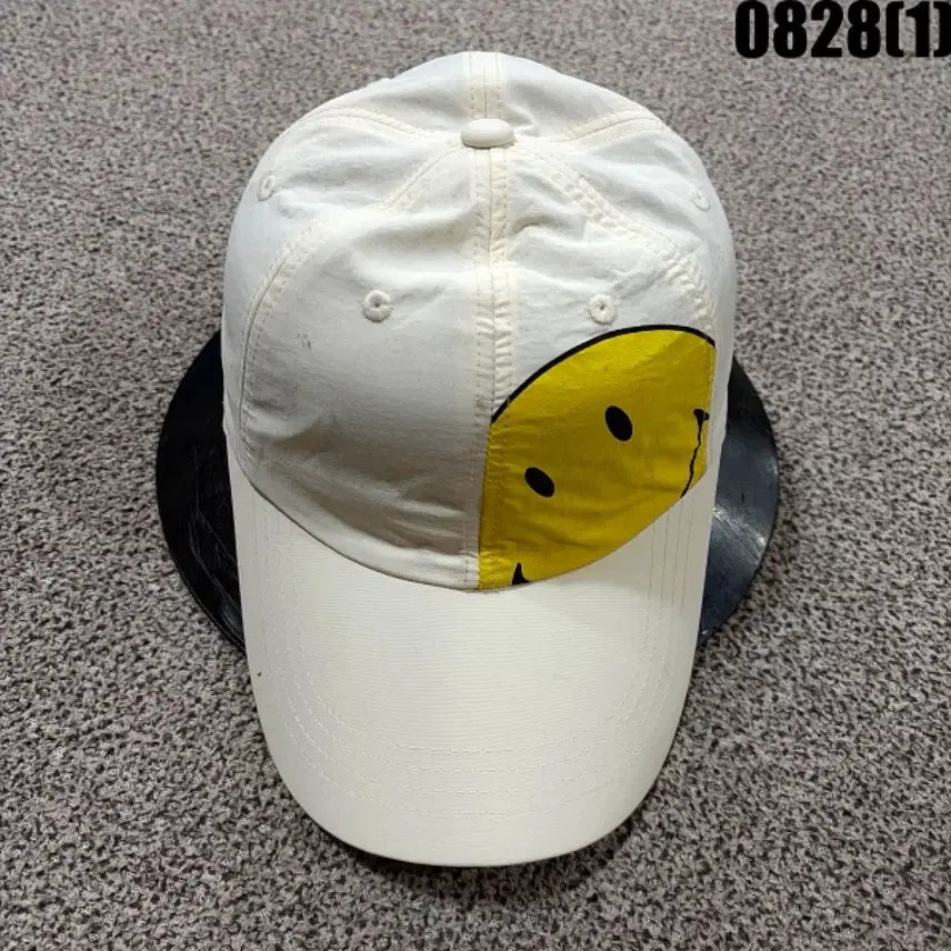 [BUNJANG] Icebiskit Smiley Face Cotton Twill Ball Cap / 아이스비스킷 볼캡 0828