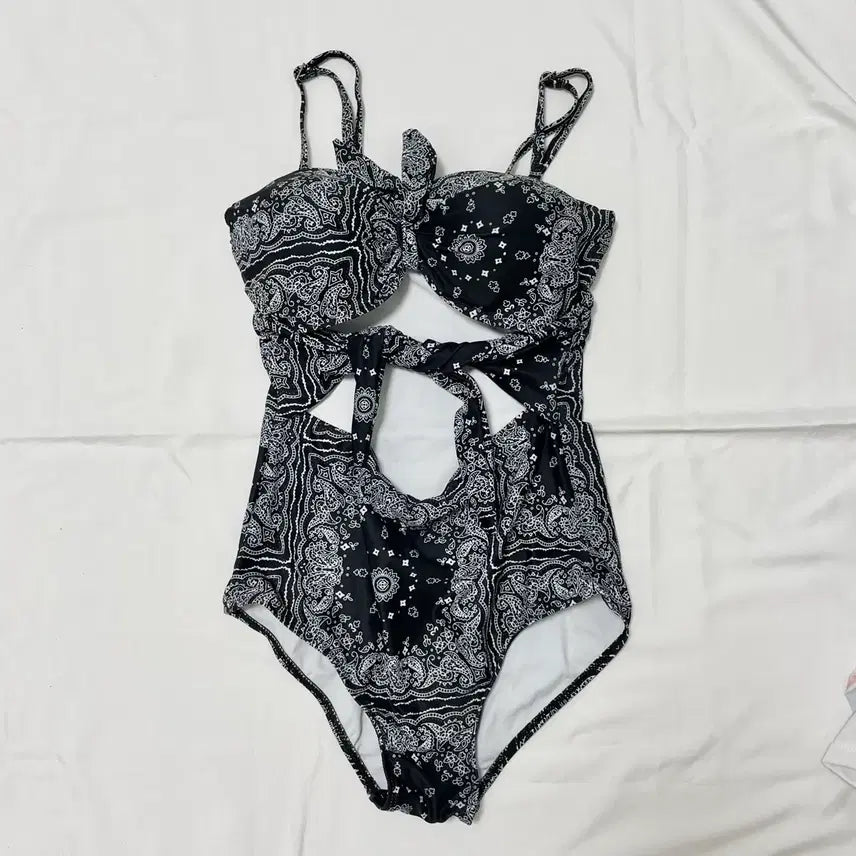 [BUNJANG] Paisley Monokini Swimsuit / 페이즐리 모노키니 수영복