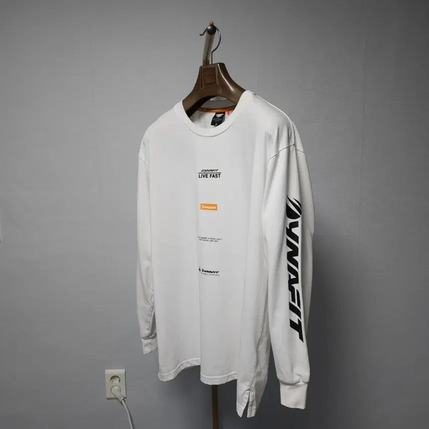 [BUNJANG] Dynafit Men's Oversized Long Sleeve T-Shirt with Side Logo / 100 ) 다이나핏 남성 사이드로고 오버핏 긴팔티