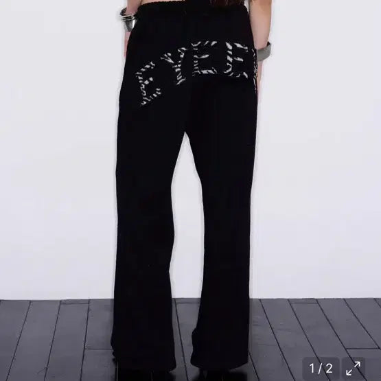 [BUNJANG] EYEER Zebra Patch Sweatpants Black / EYEER 지브라 패치 스웻팬츠 블랙