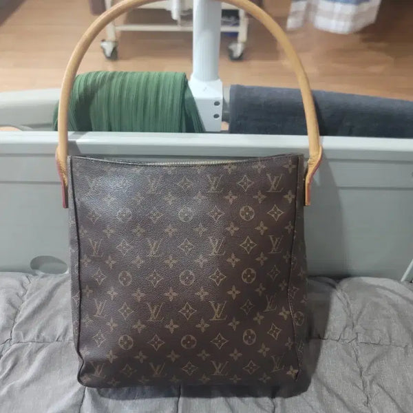 [BUNJANG] Louis Vuitton Monogram Looping GM Shoulder Bag / 루이비통 모노그램 루핑GM 숄더백