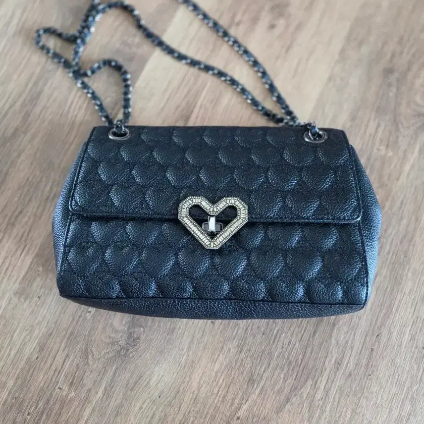 [BUNJANG] Lovecat Chain Shoulder Bag Heart Quilted Black / 러브캣체인 숄더백 하트 장식 퀼팅 블랙